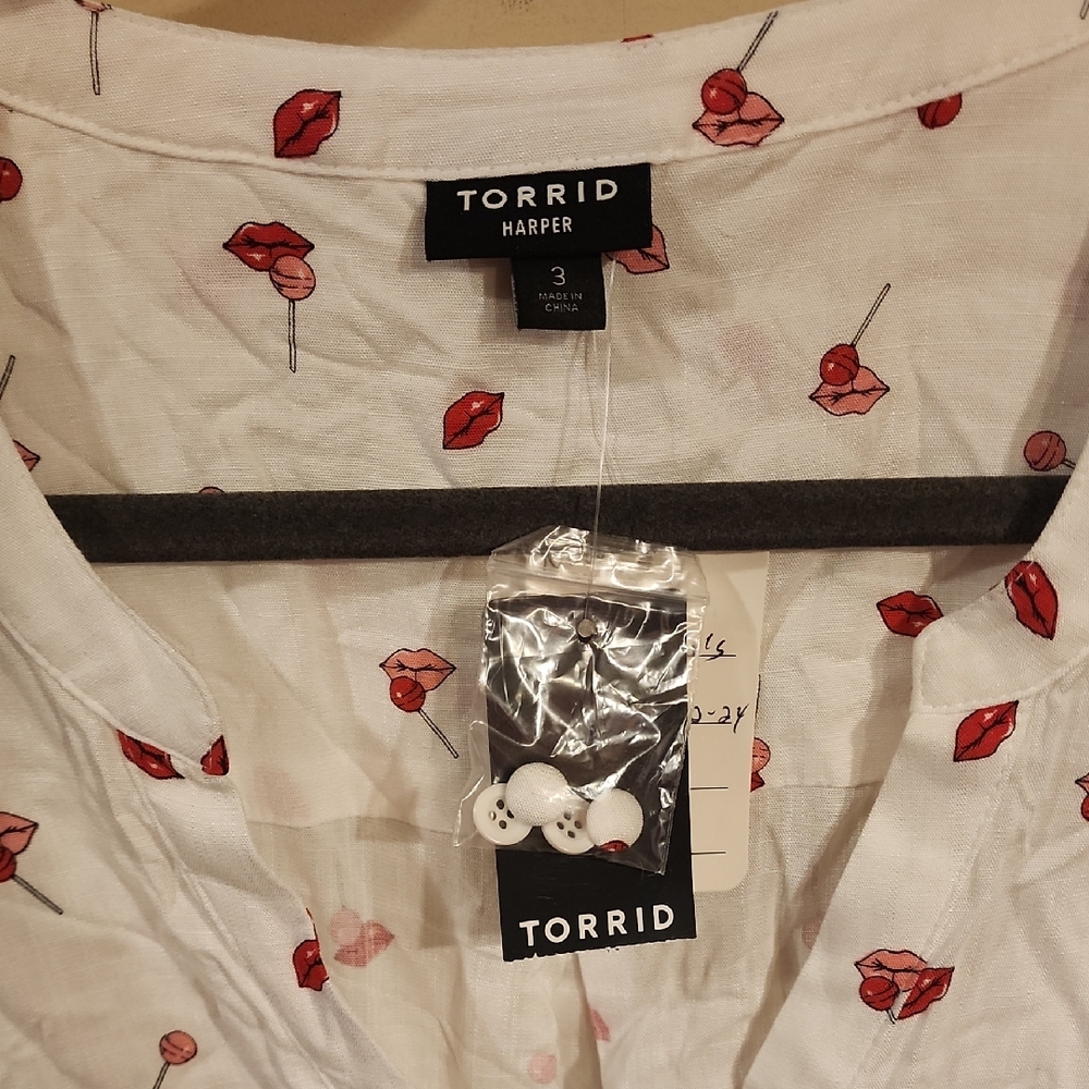 Torrid White Top with Red Lip and Lollipop Print